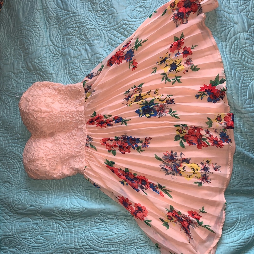 Size M Papaya Shortie floral dress!! 🤗😍👗